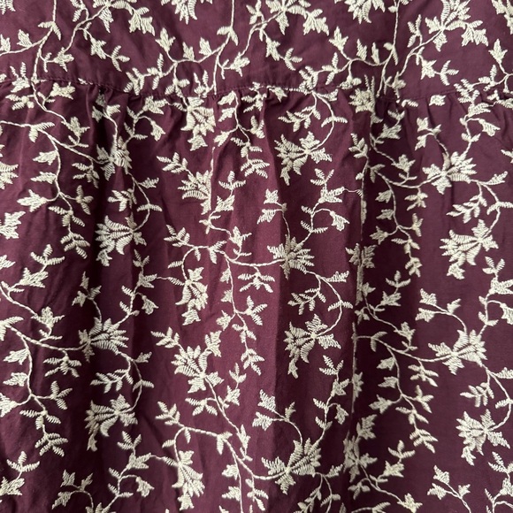 Ann Taylor Embroidered Ruffled Blouse Short Sleeve Size PXL - Picture 8 of 12